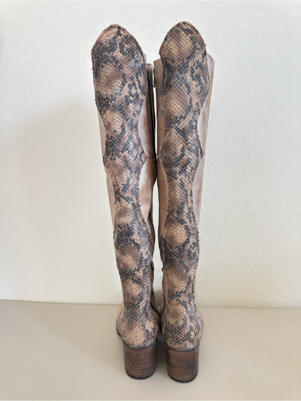 FREEBIRD Calgary Knee-High Snake Print Inside Zip Tall Boot Size 8 - Picture 8 of 14